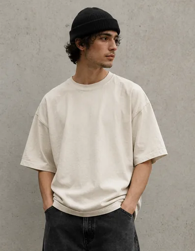 Visualisierung: Person in cremefarbenem Shirt